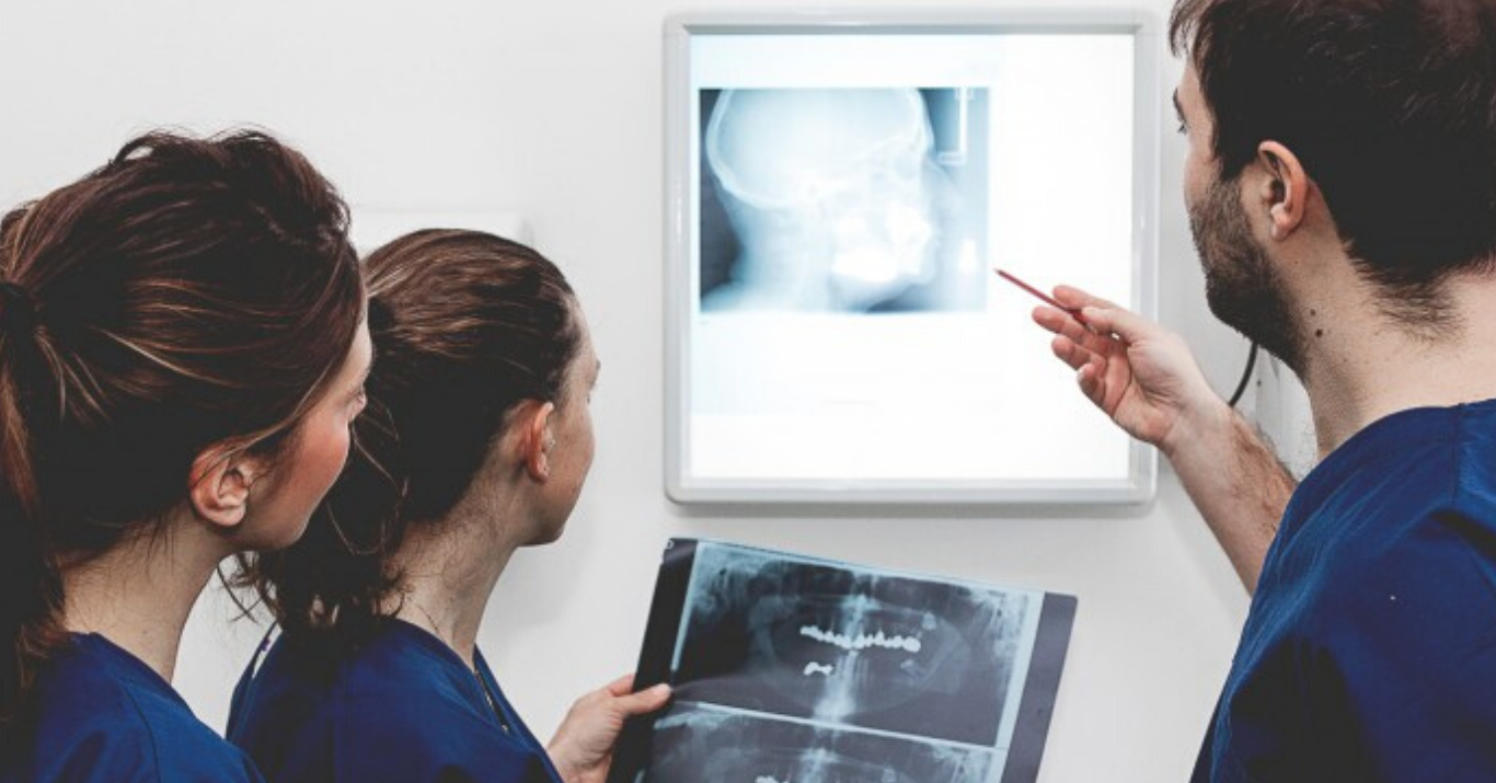 Analisi e studio dei casi clinici dentali: l’efficacia di un approccio multistep